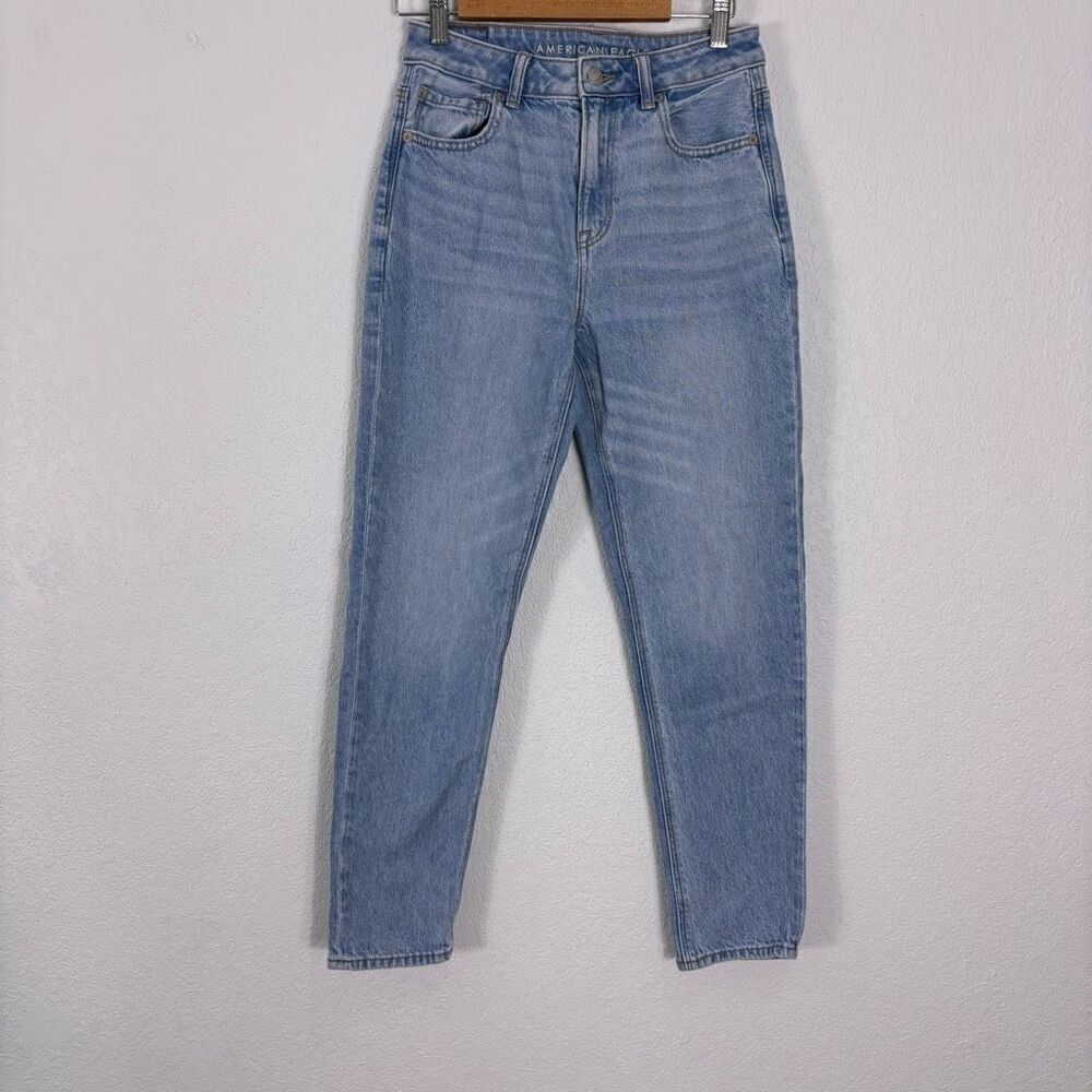 American Eagle Light Wash High Waisted Skinny Leg Mom Jeans Size 2